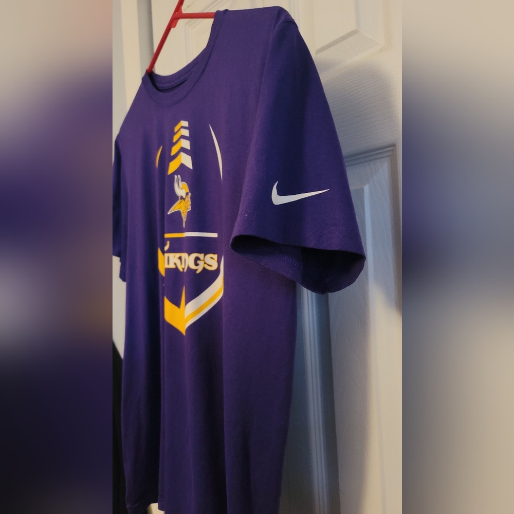 Nike Drifit - Picture 2 of 3